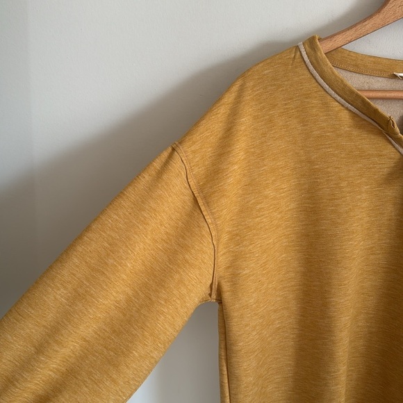 Stitch fix Lush mustard yellow long sleeve notch neck knit top NWT size Medium - Picture 3 of 7